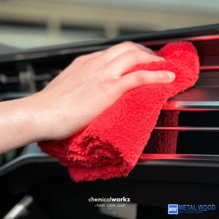 ChemicalWorkz Szegélymentes Prémium Törlőkendő 500GSM 40×40 Piros - Image 6